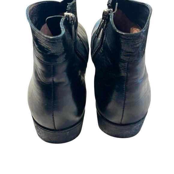 BeautiFeel Black Ankle Boots •39/8.5•Snakeskin Embossed Accent Flats Leather EXC - Picture 6 of 10